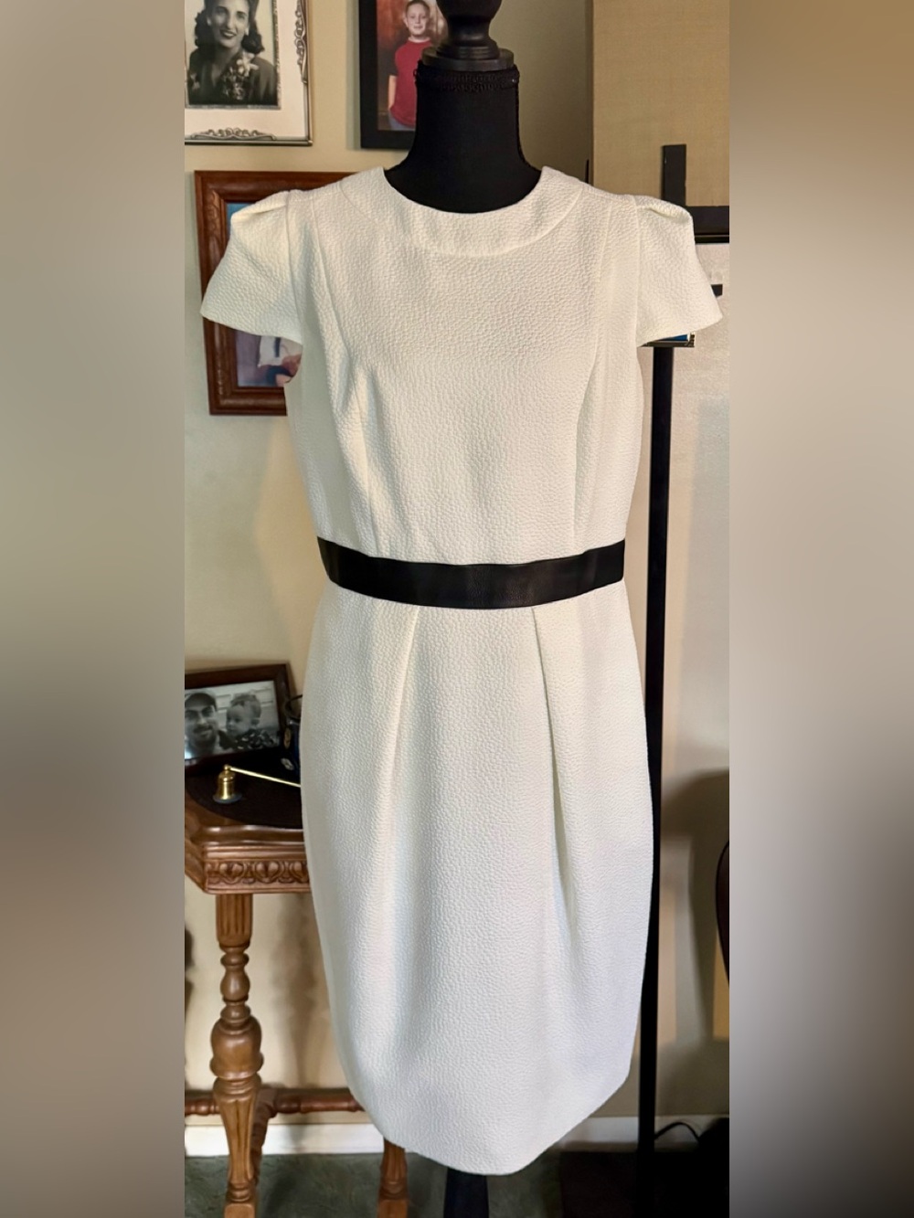 Carmen Marc Valvo Beautiful White Dress